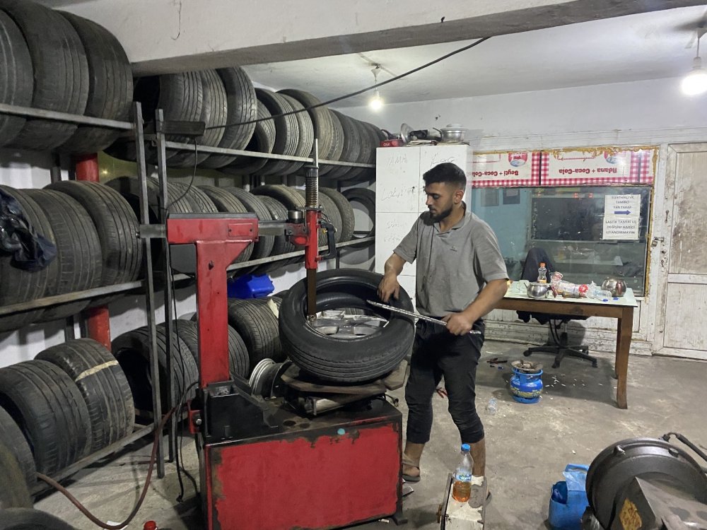 TEM otoyolunda bir çok aracın lastiği aynı anda patladı