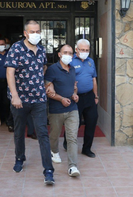 Düşüncesi yüzünden karısını öldürüp polise teslim oldu