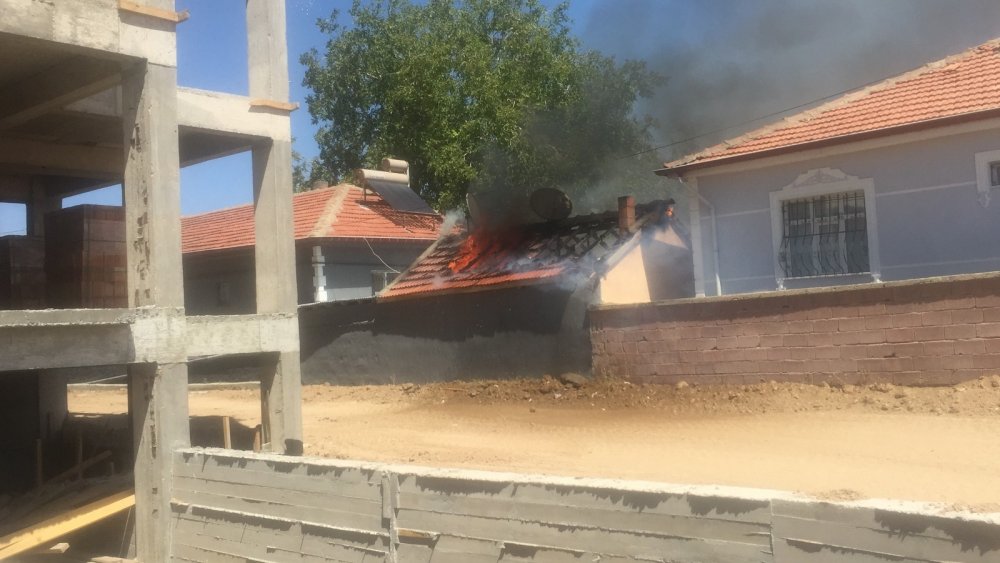 Konya'da küçük bir alanda çıkan yangın faciaya dönüşmeden söndürüldü