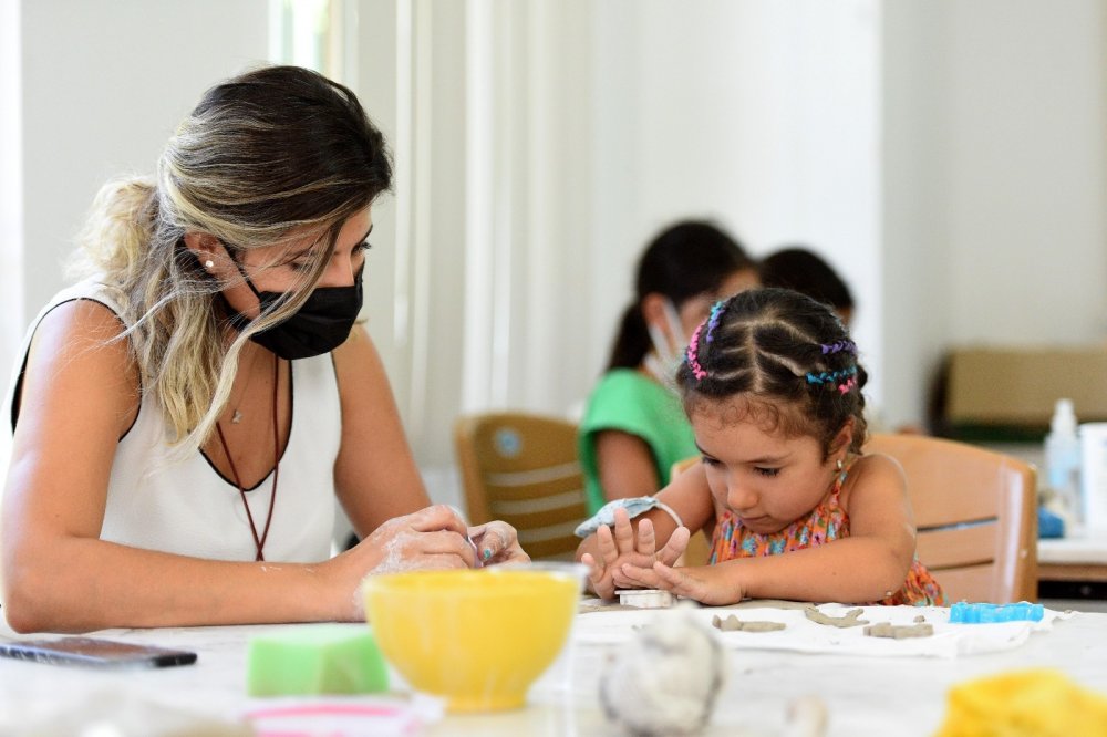 Muratpaşa Belediyesi yaz döneminde gençlere eğitime devam etti