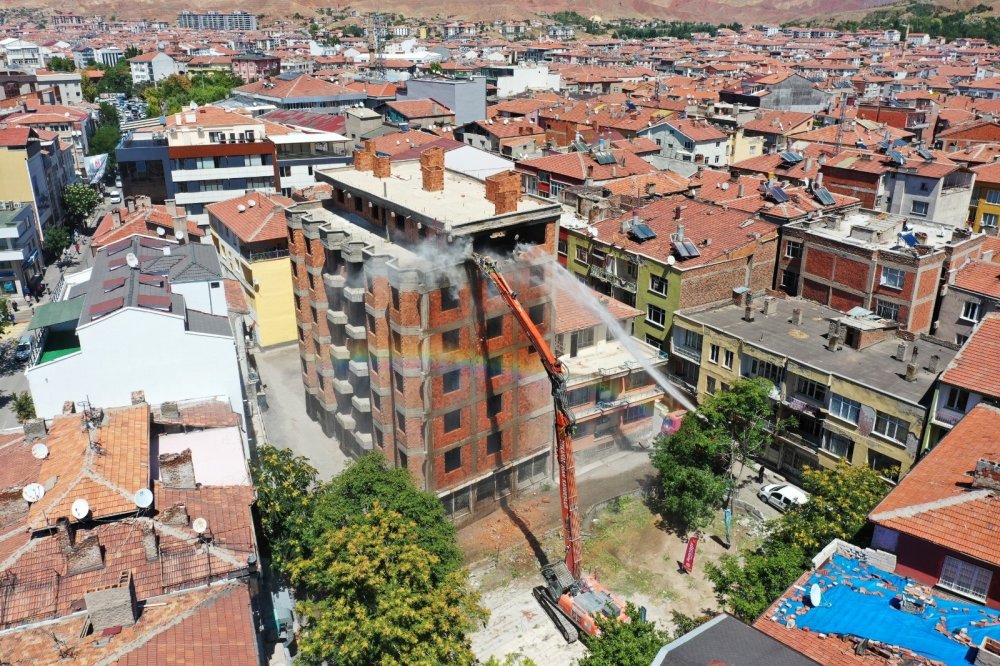 Aksaray Hamidiye Mahallesi’nde ilk yıkım başladı
