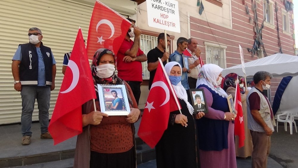 Evlat nöbetinin 714'üncü gününde HDP ve PKK’ya sloganlı tepki