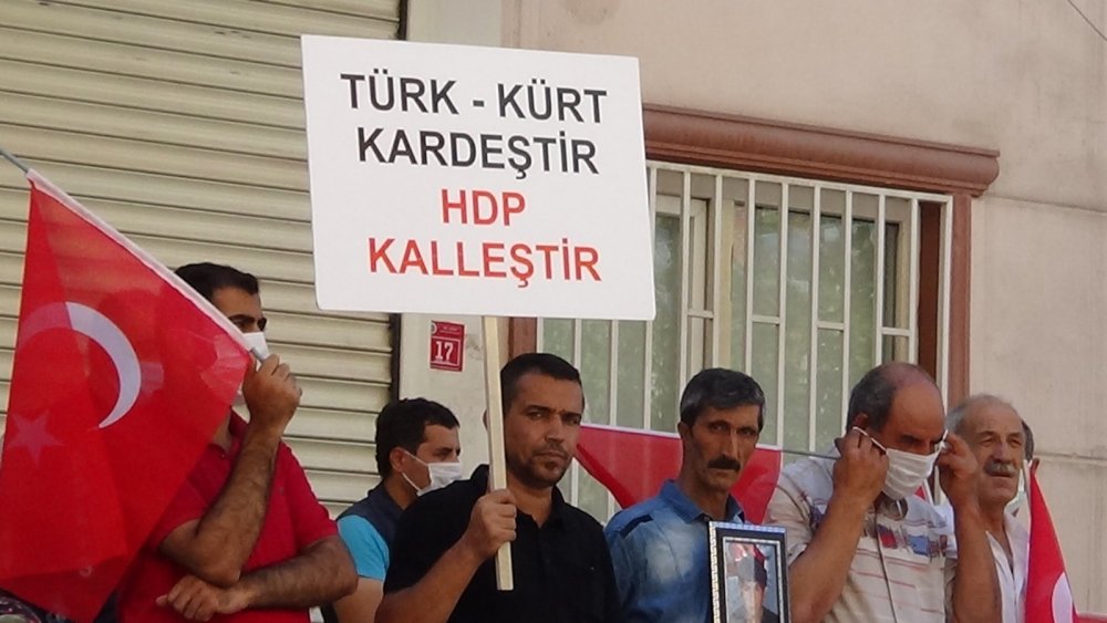 Evlat nöbetinin 714'üncü gününde HDP ve PKK’ya sloganlı tepki