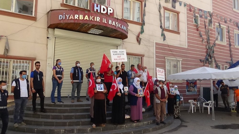 Evlat nöbetinin 714'üncü gününde HDP ve PKK’ya sloganlı tepki