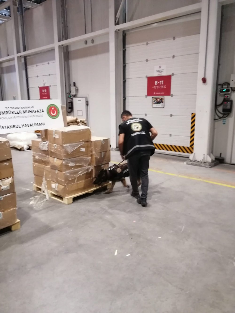 İstanbul Havalimanı’nda dev uyuşturucu operasyonu! 16 gözaltı 3 tutuklama