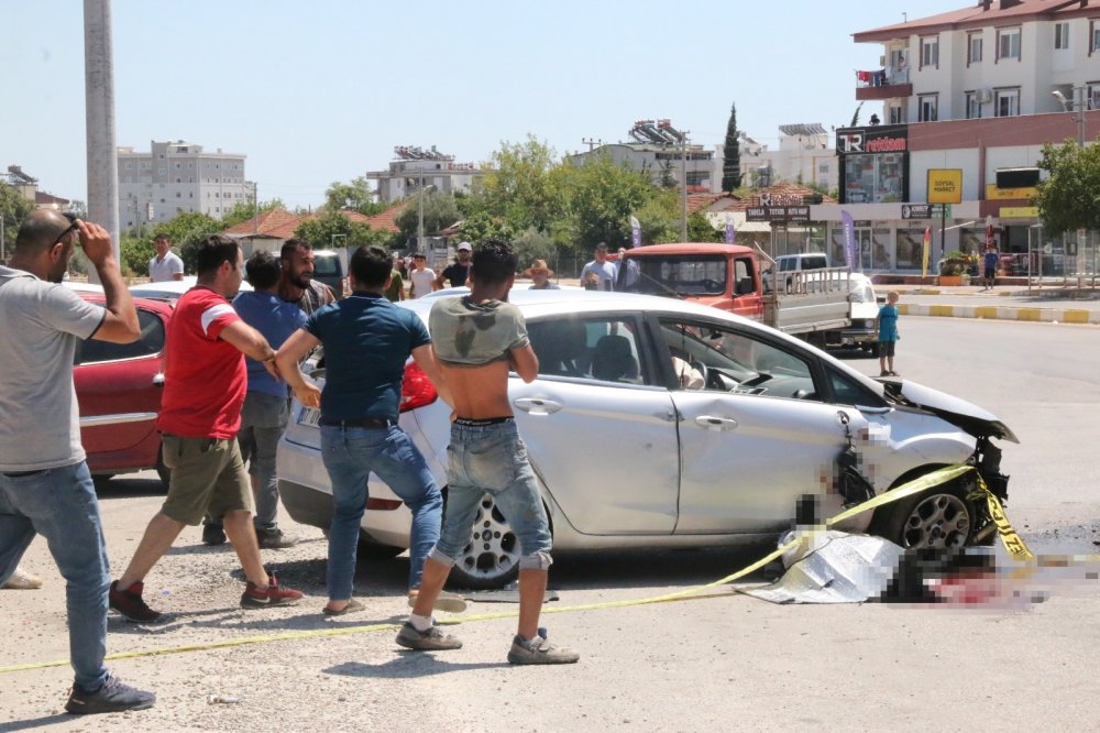 Kahreden kaza: Otomobille trafiğe çıkan çocuklardan biri öldü! Yakınları sinir krizi geçirdi