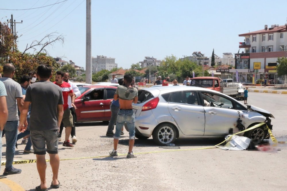 Kahreden kaza: Otomobille trafiğe çıkan çocuklardan biri öldü! Yakınları sinir krizi geçirdi