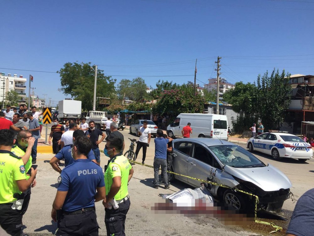 Kahreden kaza: Otomobille trafiğe çıkan çocuklardan biri öldü! Yakınları sinir krizi geçirdi