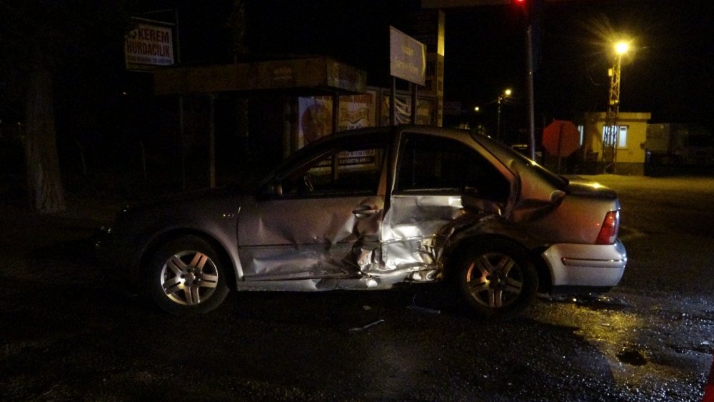 Kozan Sanayi Kavşağında feci kaza! 1’i ağır 8 yaralı