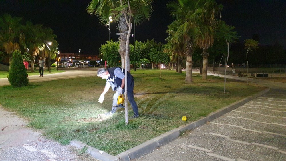 Tartıştığı şahsı boynundan bıçaklayan saldırgana otobüs çarptı!