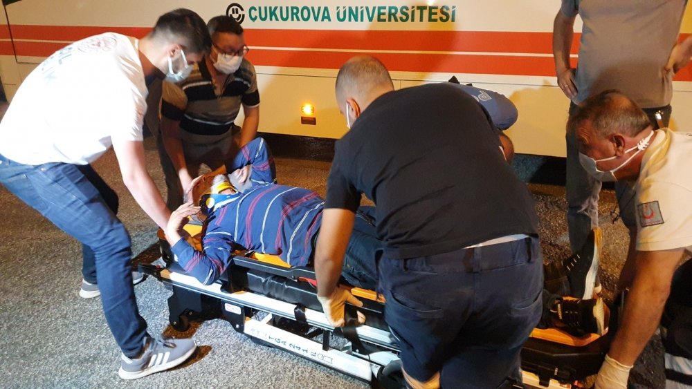 Tartıştığı şahsı boynundan bıçaklayan saldırgana otobüs çarptı!