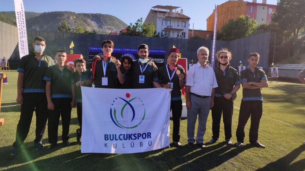 Bulcukspor Kulübü Konya'ya 2 şampiyonluk ve bir Türkiye üçüncülüğü ile döndü