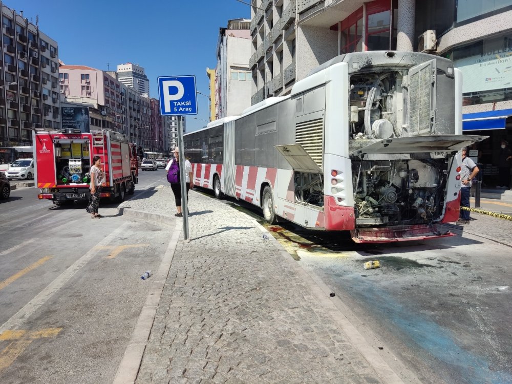 İzmir’de halk otobüsünde korkutan patlamalar!