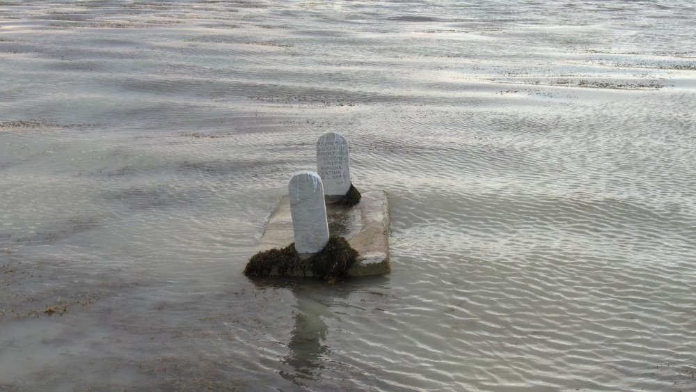 Tarımsal sulama nedeniyle suların çekildiği Elazığ Karakaya Barajı'nda 700 yıllık keşif
