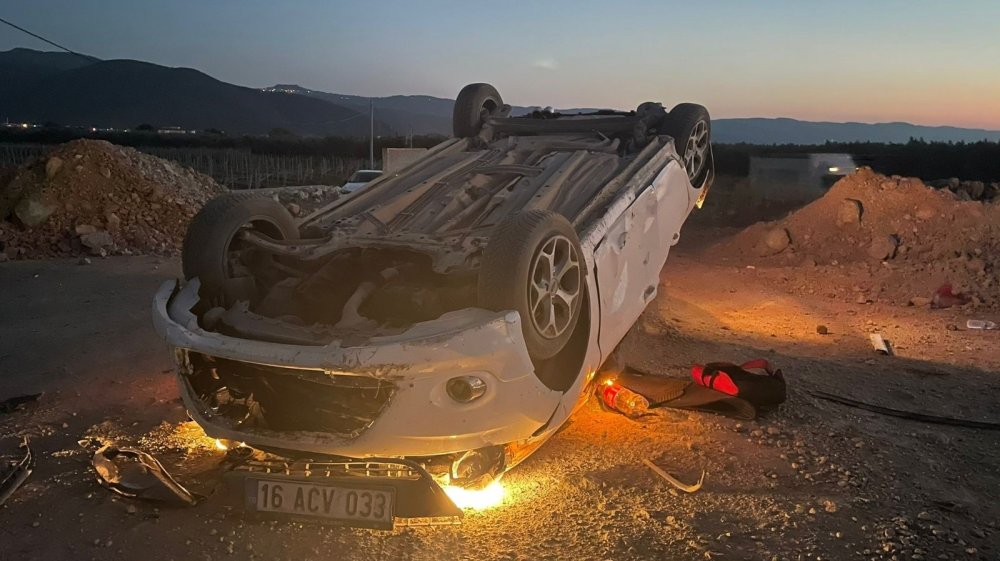 Yol yapım çalışma alanına dalan otomobil uçarak takla attı!