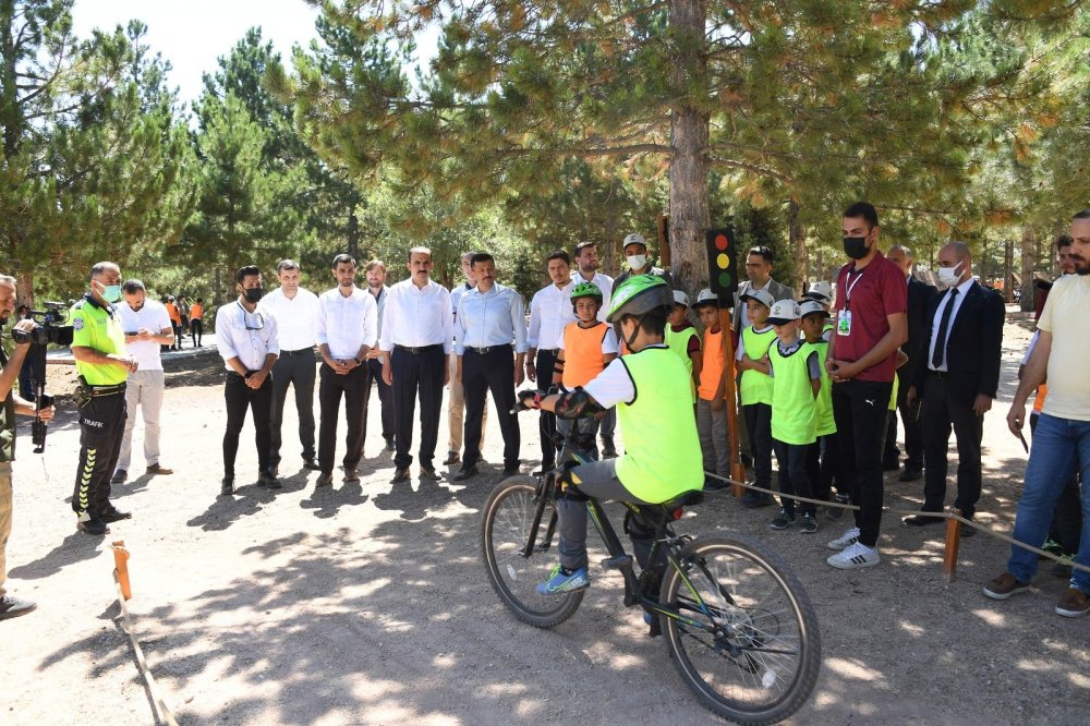AK Parti Genel Başkan Yardımcısı Dağ Konya yaz kamplarında gençlerle buluştu