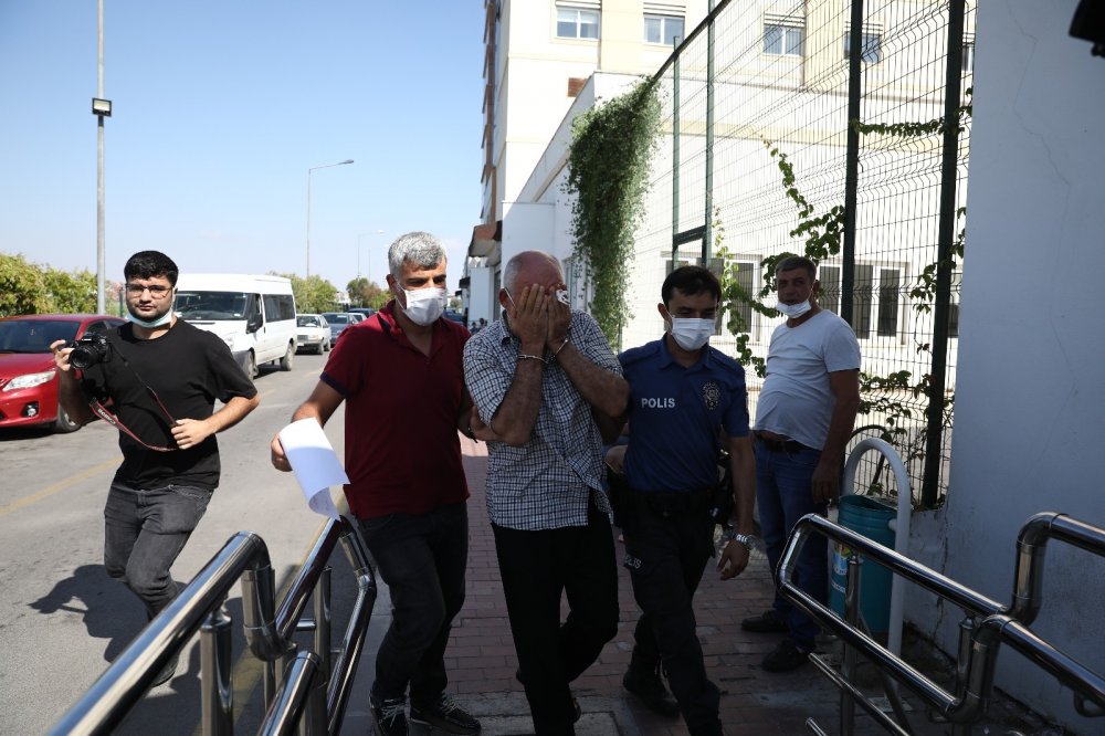 Öfkeli baba dehşeti! Kızını boğazından bıçakladı