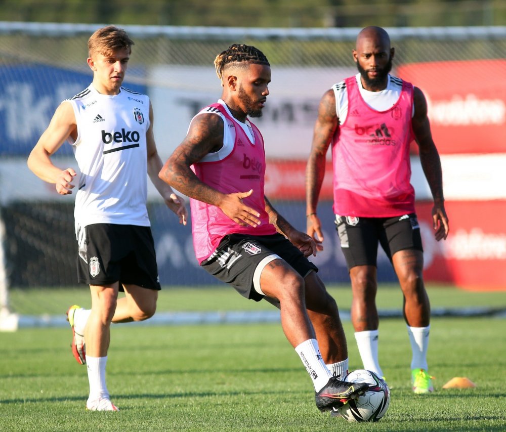 Yeni transfer Michy Batshuayi Beşiktaş’la ilk antrenmanına çıktı