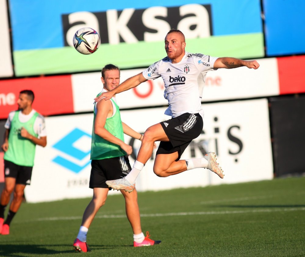 Yeni transfer Michy Batshuayi Beşiktaş’la ilk antrenmanına çıktı