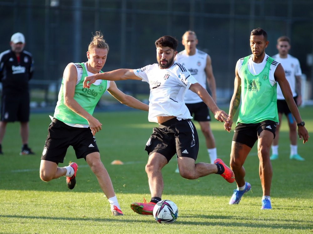 Yeni transfer Michy Batshuayi Beşiktaş’la ilk antrenmanına çıktı