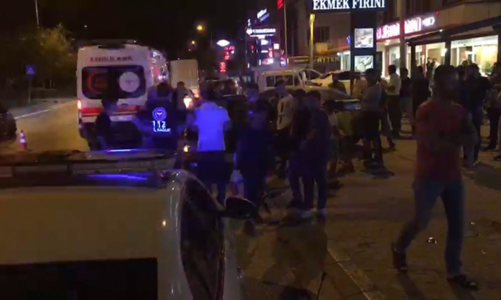 İnegöl'de savrulan otomobil yayalara ve araçlara çarptı!
