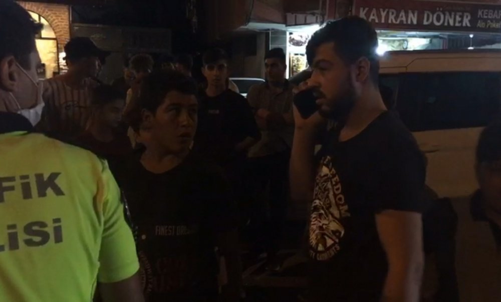 İnegöl'de savrulan otomobil yayalara ve araçlara çarptı!