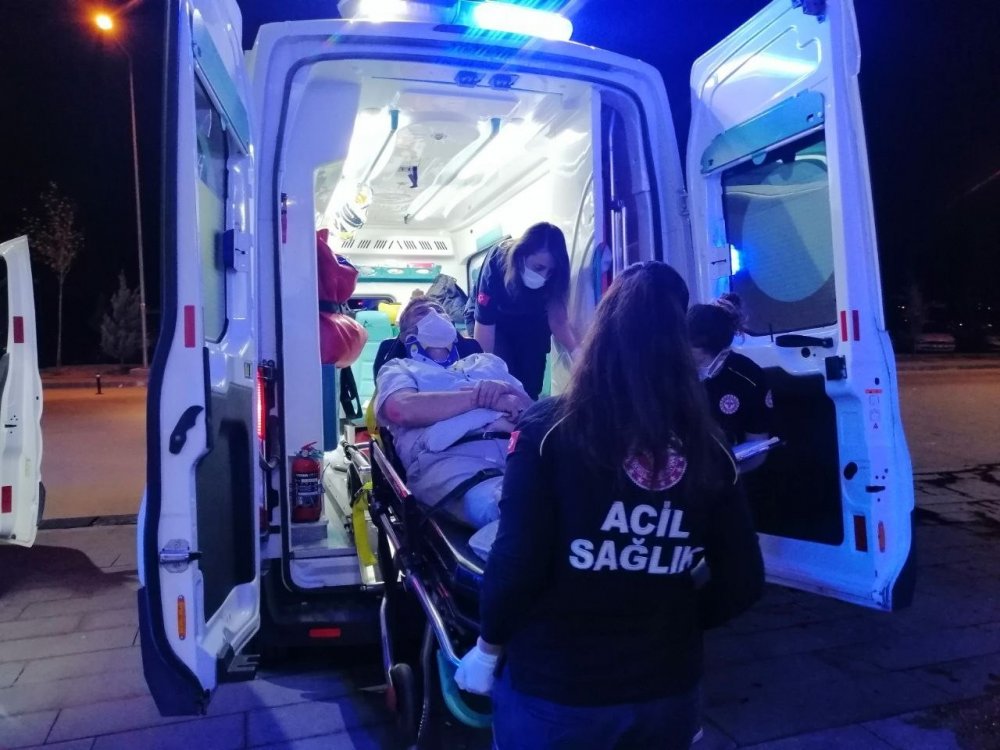 Konya'dan Aksaray'a giden araç şarampolde takla attı! 2'si çocuk 6 yaralı