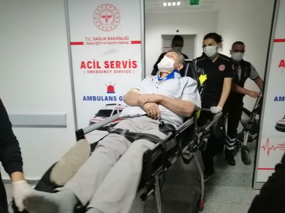 Konya'dan Aksaray'a giden araç şarampolde takla attı! 2'si çocuk 6 yaralı