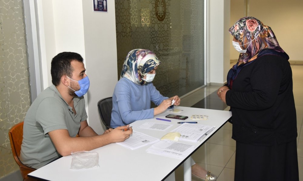 Selçuklu Belediyesi binası aşı merkezi gibi