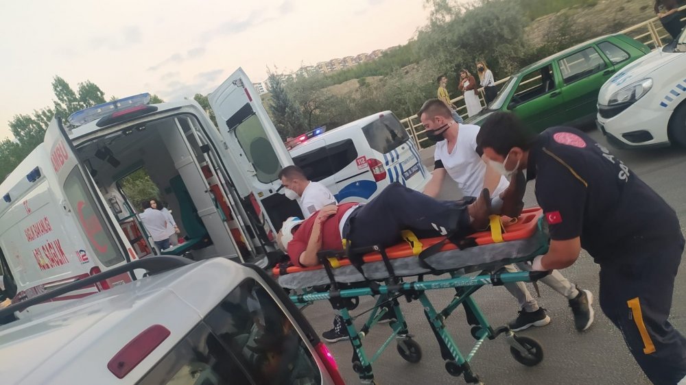 Karabük’te karşı şeride geçen araç faciası! 5 yaralı