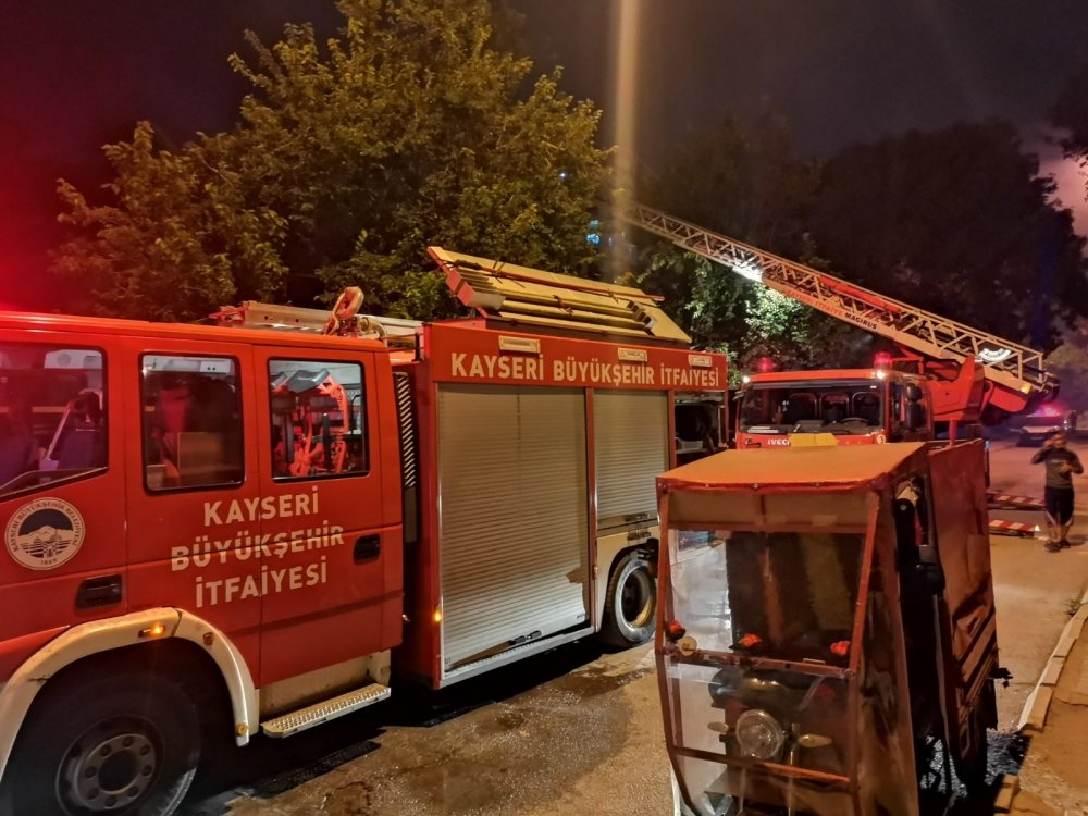 Kocasinan'da yangın! Büyümeden yangın söndürüldü