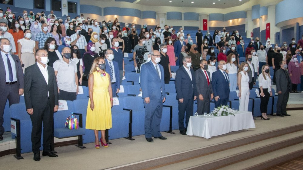 SÜ İletişim Fakültesi'nde 25'inci dönem mezuniyet heyecanı