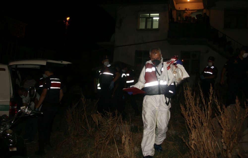 Afyon'da dehşet gecesi! Eve gelen iki kardeş ailesinin cesetlerini buldu