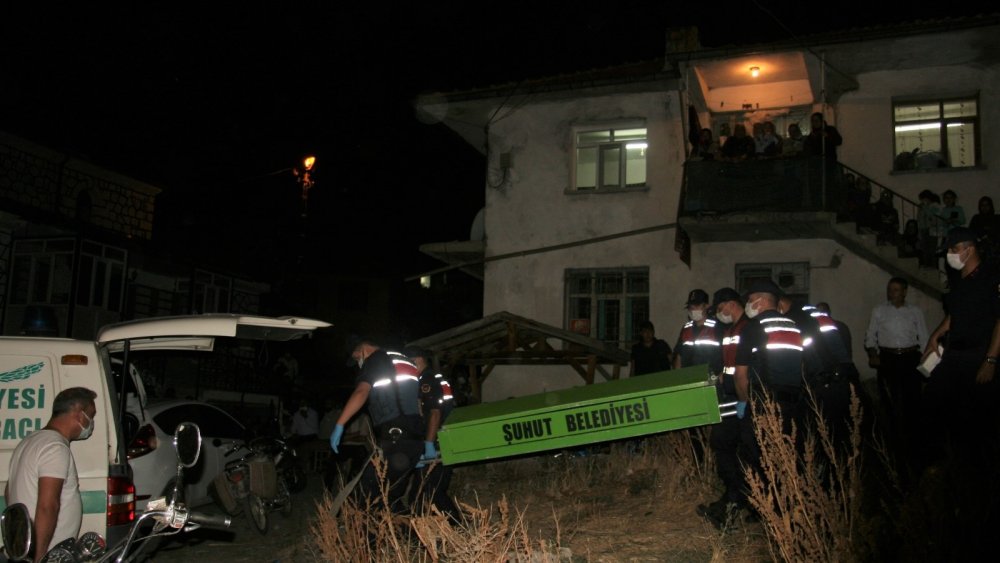 Afyon'da dehşet gecesi! Eve gelen iki kardeş ailesinin cesetlerini buldu
