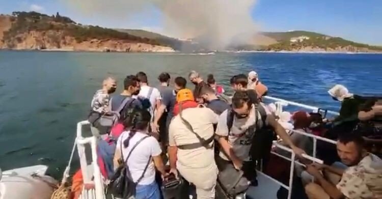 Heybeliada’da yangın paniği! Tahliyeler başladı