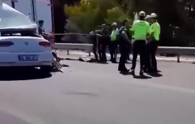 İzmir - Çeşme Otoyolu çıkışında feci kaza! 1 ölü 1 yaralı