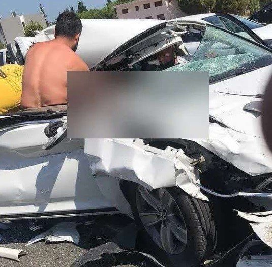 İzmir - Çeşme Otoyolu çıkışında feci kaza! 1 ölü 1 yaralı