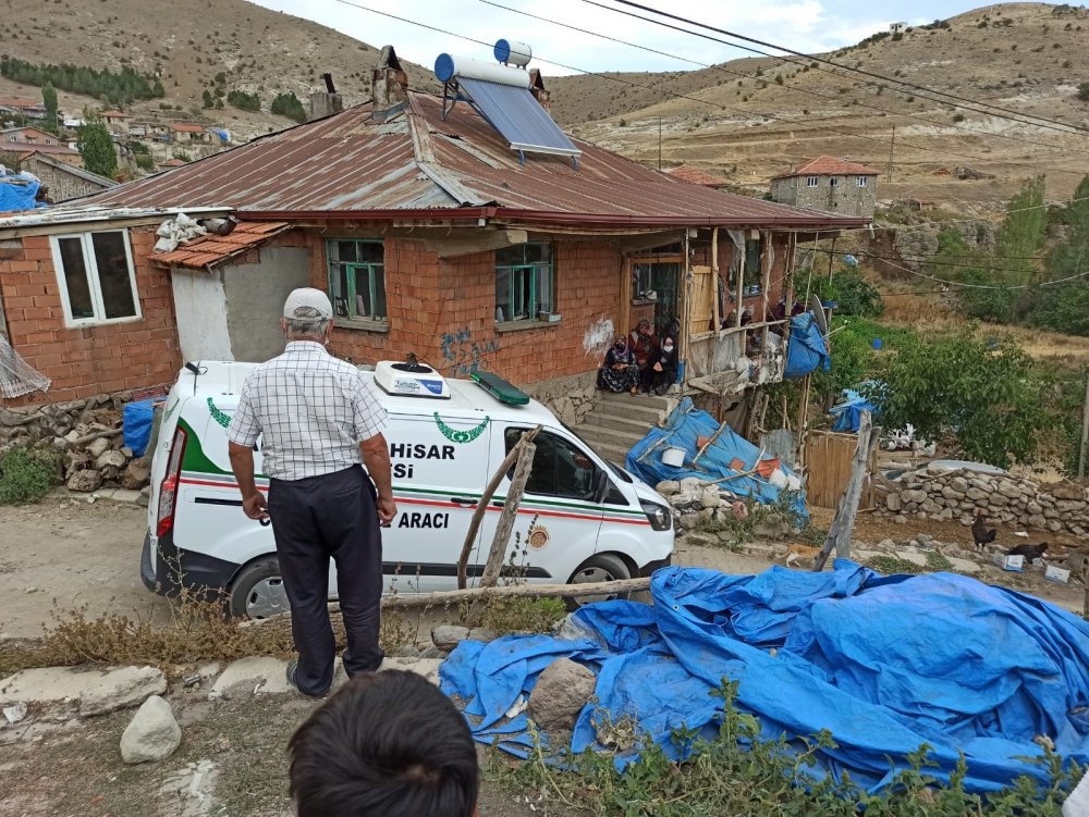 Afyon'da öldürülen anne ve bebeği yan yana toprağa verildi! Ailesiz kalan iki kardeş devlet korumasında