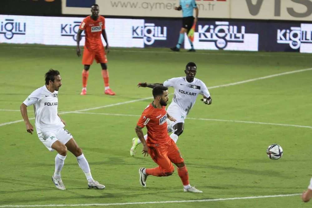 Altay deplasmanda Alanyaspor'u 4-1 mağlup etti