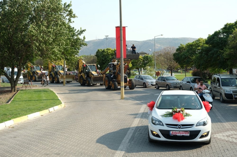Böyle düğün konvoyunu görülmedi!