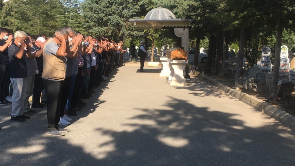 Konya’daki kazada ölen Hasan Yazar Aybüke Ece ve Narter Kuyucu toprağa verildi