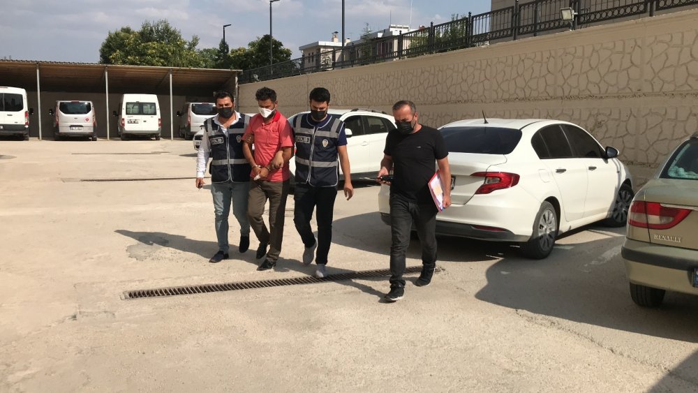 Elazığ'da karısına laf attığı iddiasıyla cinayet işleyen şüpheli adliyeye sevk edildi