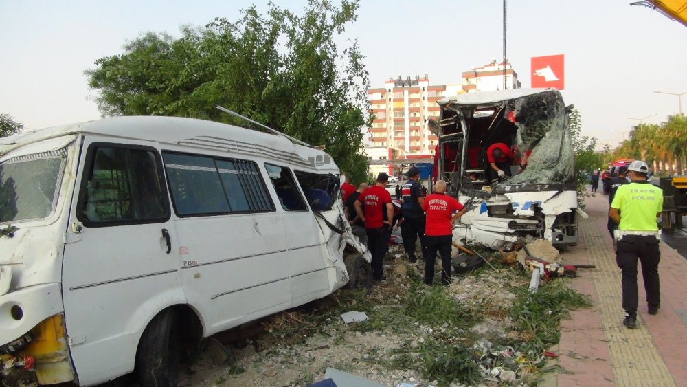 Mersin'de otobüs kazası! 33 kişi yaralandı