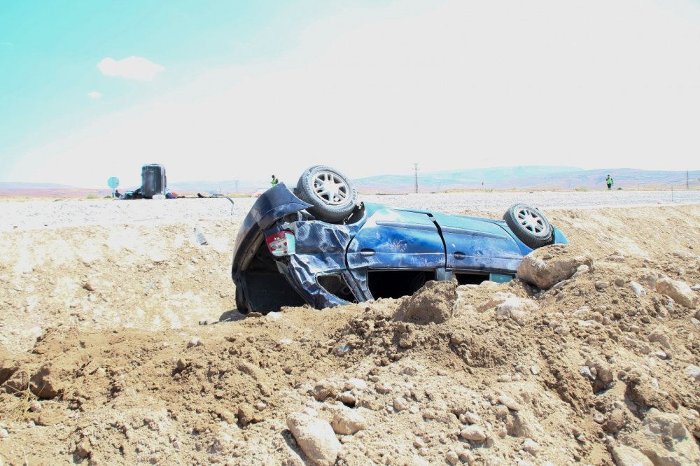 Konya’da otomobil şarampole takla attı! 4 yaralı