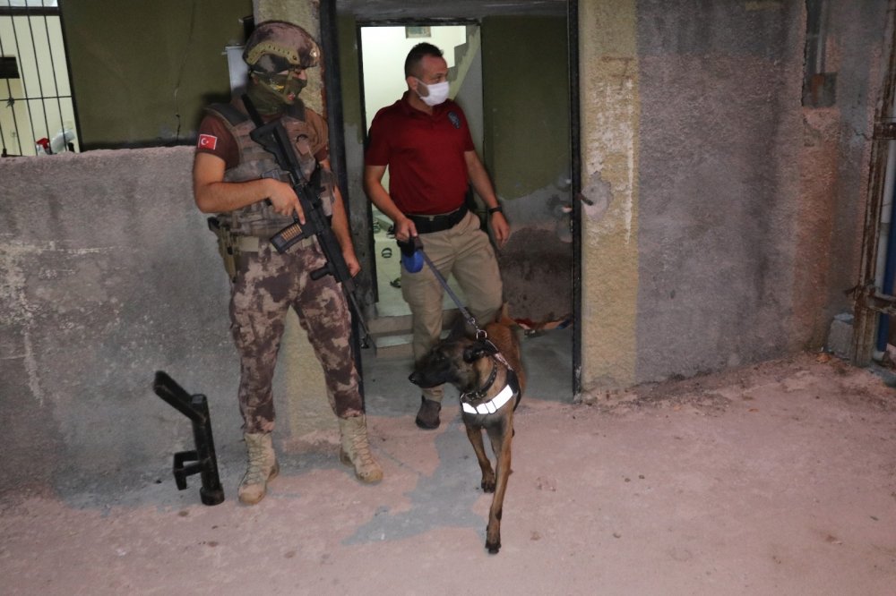 Adana sabaha böyle uyandı! Özel Harekatla evleri aradılar