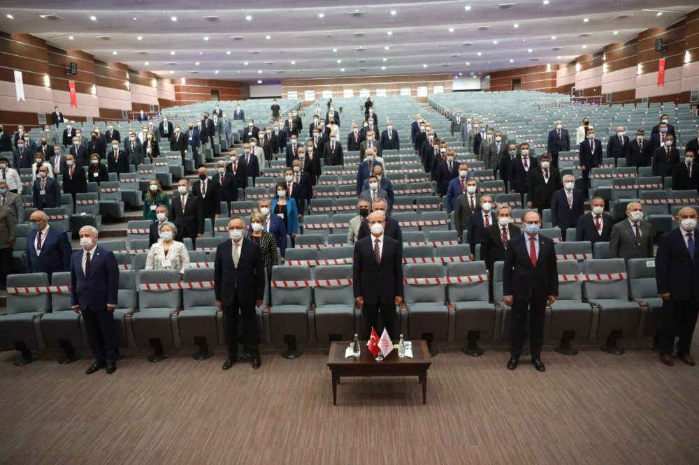 Rektörlerle bir araya gelen YÖK Başkanı Özvar'dan yüz yüze eğitim açıklaması!