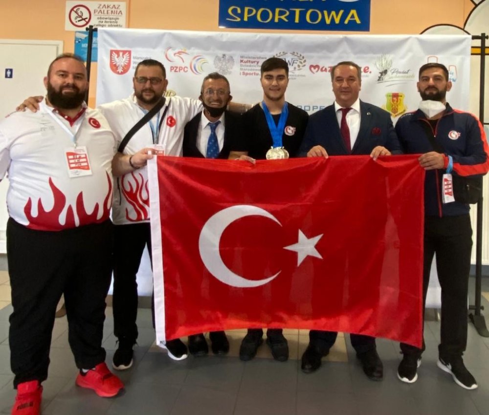 Sami Baki Kıymet 5 rekor kırarak Avrupa Halter Şampiyonu oldu