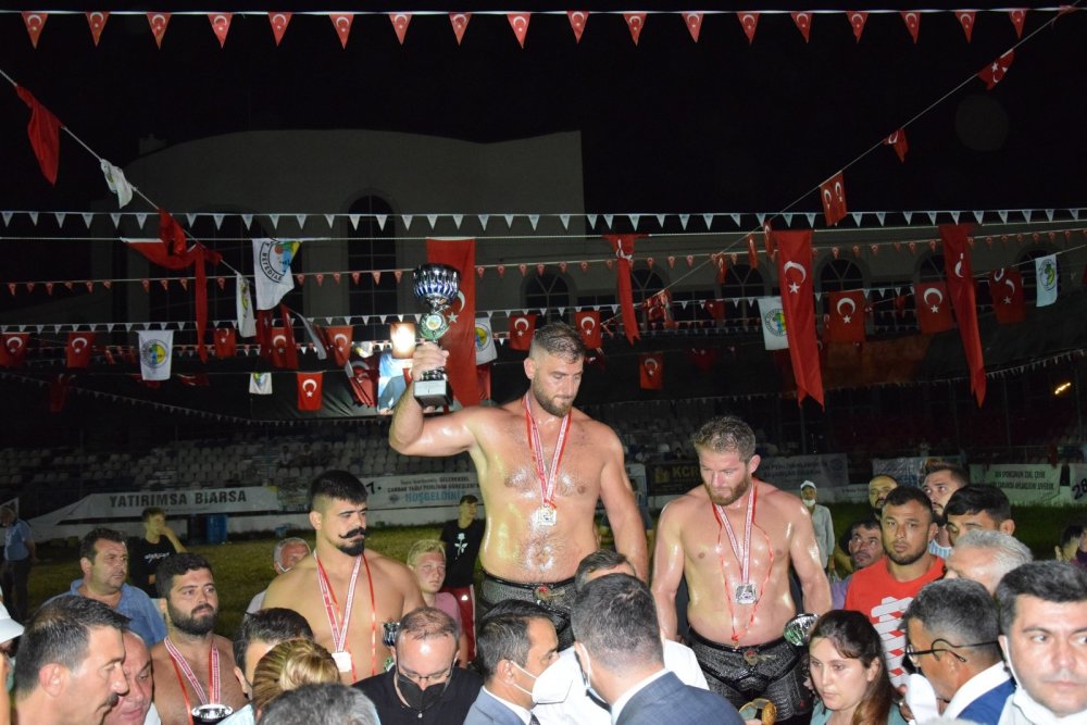 Yağlı Pehlivan Güreşleri’nde başpehlivan Nedim Gürel oldu