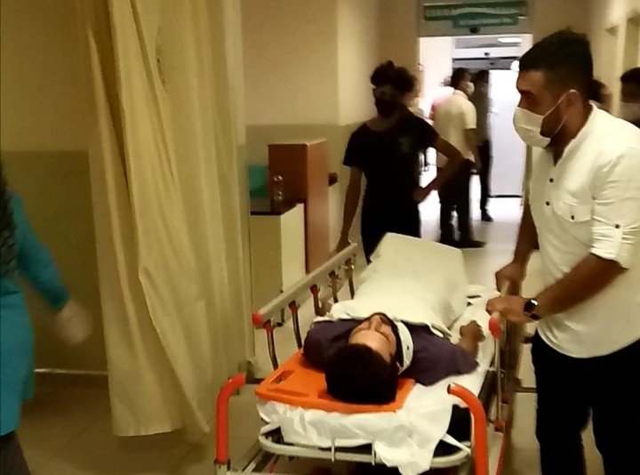 Çarpışan iki otomobil savruldu! 1’i ağır 2 yaralı