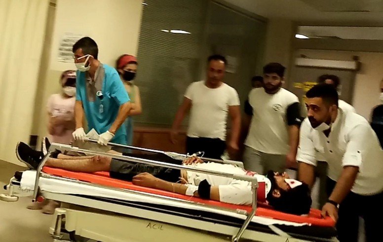 Çarpışan iki otomobil savruldu! 1’i ağır 2 yaralı